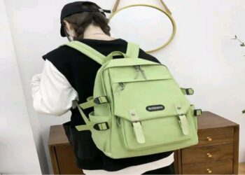 স্মার্টফোন খুঁজতে গিয়ে স্কুল ছাত্রীদের ব্যাগ থেকে পাওয়া গেল কনডম-গর্ভনিরোধক বড়ি