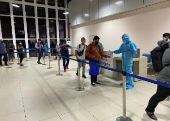 বিদেশ থেকে ভারতে আসা কয়েকজন ব্যক্তির শরীরে কোভিড-১৯ পজিটিভ ধরা পড়েছে