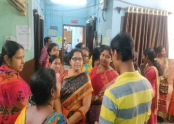 হস্তশিল্পের কাজের প্রতিশ্রুতি দিয়ে আর্থিক দিয়ে প্রতারণা, প্রশাসনের দ্বারস্থ ভাতারের মহিলারা