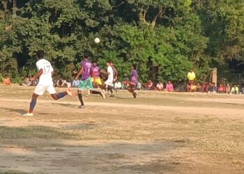 ভাতারে নক আউট ফুটবল টুর্নামেন্টের উদ্বোধনী ম্যাচে ধাত্রীগ্রামকে ৪-০ গোলে পরাজিত করল পান্ডুয়া