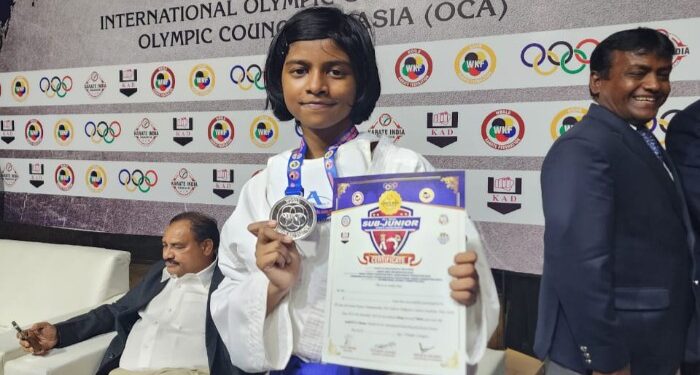 দিল্লিতে অনুষ্ঠিত সর্বভারতীয় ক্যারাটে চ্যাম্পিয়নশিপে রৌপ্য পদক জয় বর্ধমানের ছোট্ট ঈশানির