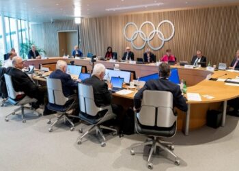 প্রতিযোগিতায় মেয়েদের অংশগ্রহণের অধিকার দেওয়ার শর্তে আপাতত  আফগানিস্তানের সদস্যপদ বহাল রাখলো অলিম্পিক কমিটি