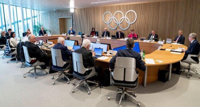 প্রতিযোগিতায় মেয়েদের অংশগ্রহণের অধিকার দেওয়ার শর্তে আপাতত আফগানিস্তানের সদস্যপদ বহাল রাখলো অলিম্পিক কমিটি