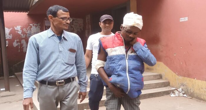 কাটোয়া : বাইকে চড়ে পালাতে গিয়ে দূর্ঘটনার কবলে পড়ে ধরা পড়ল কুখ্যাত দুষ্কৃতী