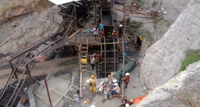 ইন্দোনেশিয়ায় কয়লা খনিতে বিস্ফোরণে ভূমি ধসে ১০ শ্রমিক নিহত