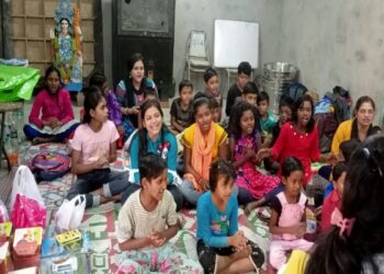 দুঃস্থ শিশুদের অবলম্বন হয়ে উঠেছে   ‘দাদা’ ভক্ত দমদমের পথিকৃৎ সাহার পাঠশালা