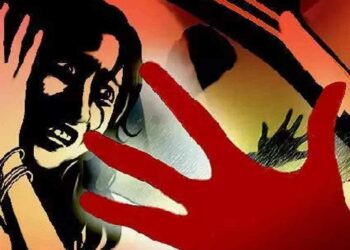 সেলাইয়ের কাজ করে দেওয়ার অছিলায় ডেকে নিয়ে গিয়ে প্রতিবেশী হিন্দু গৃহবধূকে গনধর্ষণ