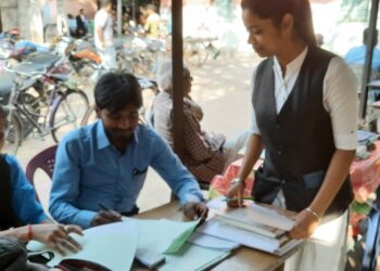প্রতারণা ঠেকাতে কাটোয়ায় ল’ক্লার্কদের মধ্যে চালু হল পোশাকবিধি