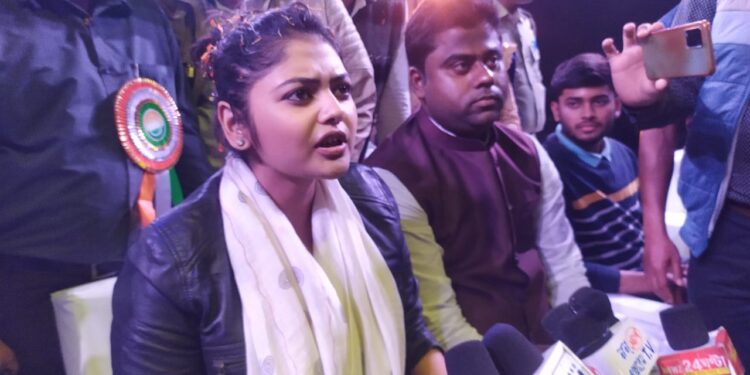 ‘দলে বাপেরও বাপ রয়েছে’-হুমকি শাসানি ও নানা নিদান দিয়ে চলা তৃণমূলের নেতাদের উদ্দেশ্যে সায়নীর মন্তব্য