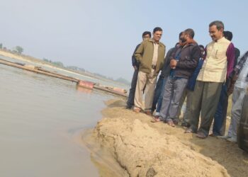 মঙ্গলকোটে লোচন দাস সেতুর কাছে যন্ত্র দিয়ে বালি তোলার অভিযোগ, খতিয়ে দেখলো প্রশাসন