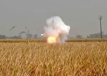 গলসির ধানের জমিতে জারিকেন ভর্তি বোমা উদ্ধার, আতঙ্কিত গ্রামবাসী