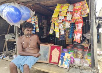 কষ্টে দিন কাটলেও মেলেনি শিল্পী ভাতা, রাষ্ট্রপতি পুরষ্কার পাওয়া ডোকরা শিল্পীর এখন ভরসা গুমটি দোকান