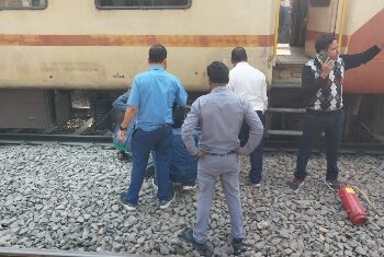 কাটোয়া ঢোকার আগেই গুয়াহাটি-কলকাতা স্পেশ্যাল ট্রেনে আগুন