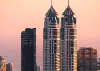 Mumbai : ইম্পেরিয়াল টুইন টাওয়ারে স্টান্টবাজি করতে গিয়ে গ্রেফতার দুই রাশিয়ান ইউটিউবার