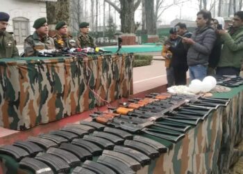 Jammu Kashmir : সেনা-জঙ্গির গুলির লড়াই, খতম দুই সন্ত্রাসবাদী, উদ্ধার বিপুল পরিমান অস্ত্রসস্ত্র