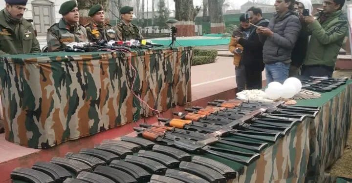 Jammu Kashmir : সেনা-জঙ্গির গুলির লড়াই, খতম দুই সন্ত্রাসবাদী, উদ্ধার বিপুল পরিমান অস্ত্রসস্ত্র