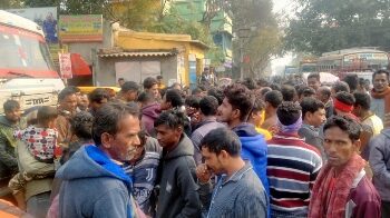 আবাস যোজনায় অনিয়মের অভিযোগ ঘিরে উত্তাল ভাতার ও মঙ্গলকোট, পথ অবরোধ ক্ষিপ্ত জনতার