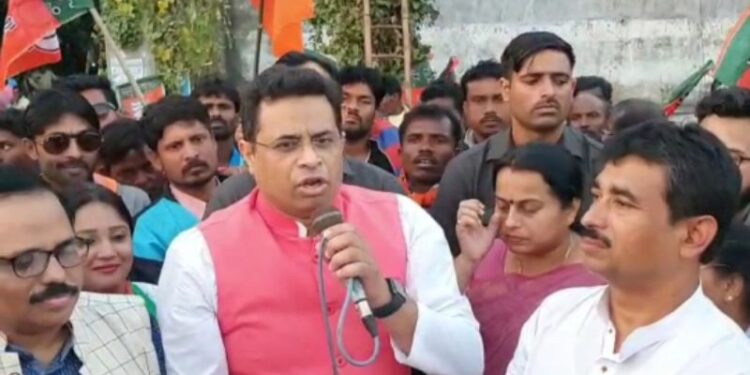 ডিসেম্বরে রাজ্যের ‘ধেরে মাথা’ অর্থাৎ মুখ্যমন্ত্রী ধরা পড়বে বলে দাবি করলেন সৌমিত্র খাঁ