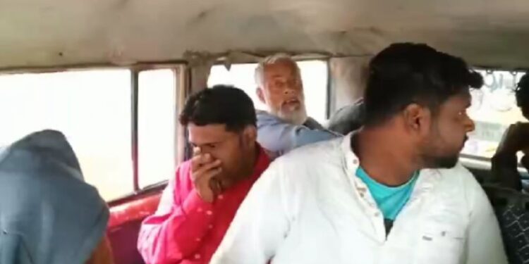 আবাস যোজনা প্রকল্পের সহায়ক পরিচয় দিয়ে অভিনব প্রতারণা, পুলিশের জালে চক্রের দুই পান্ডা