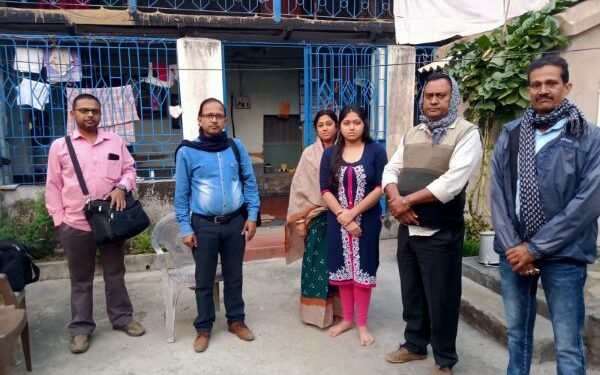 মাধ্যমিক পরীক্ষার্থীদের স্মার্টফোনে আসক্তি কাটাতে অঙ্গীকারপত্রে স্বাক্ষর করাচ্ছে মঙ্গলকোটের স্কুল