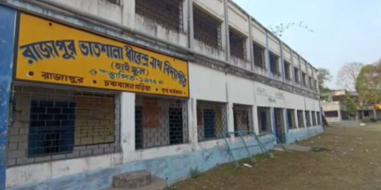 “ভাল করে ইতিহাস পড়াতে পারতেন না রিংকু ম্যাডাম”-ভুয়ো শিক্ষিকার তালিকার নাম থাকা শিক্ষিকার সন্মন্ধে এমনটাই জানালো পড়ুয়ারা