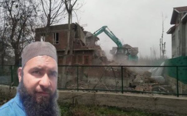 জম্মু ও কাশ্মীরে জইশ-ই-মহম্মদ সন্ত্রাসবাদীর বাড়ি বুলডোজার দিয়ে গুঁড়িয়ে দিল প্রশাসন