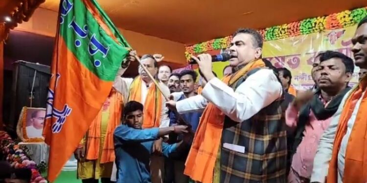 মমতা বন্দ্যোপাধ্যায় ও অভিষেক বন্দ্যোপাধ্যায়কে ‘আবর্জনা’ বলে কটাক্ষ করলেন শুভেন্দু অধিকারী