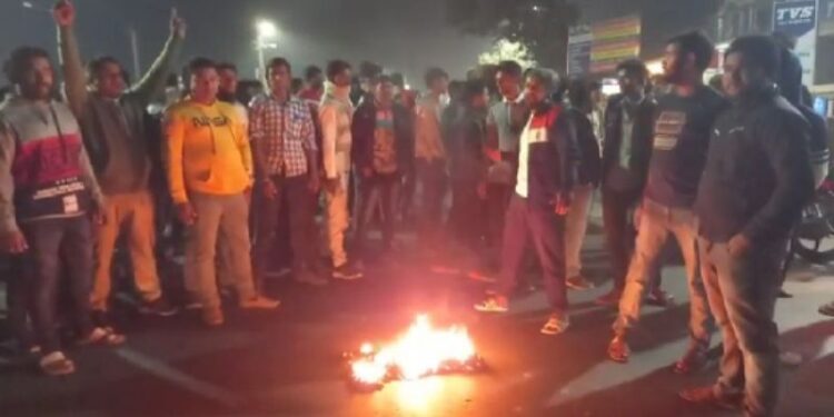 কালনা পৌরসভার বোর্ড মিটিংয়ে তৃণমূল কাউন্সালারদের চায়ের কাপ ছুড়ে মারামারি, আহত ১