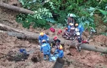 মালযেশিয়ায় ভূমিধ্বসে নিহত ৮, আহত অন্তত ৫০