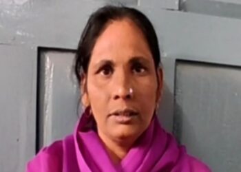 সার্ভের পর আবাস যোজনার তালিকা থেকে নাম কেটে দেওয়ায়  জনরোষে পড়লেন কালনার আশা কর্মী