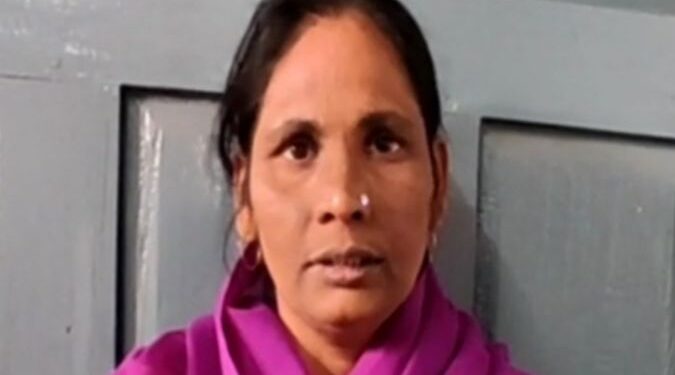 সার্ভের পর আবাস যোজনার তালিকা থেকে নাম কেটে দেওয়ায়  জনরোষে পড়লেন কালনার আশা কর্মী