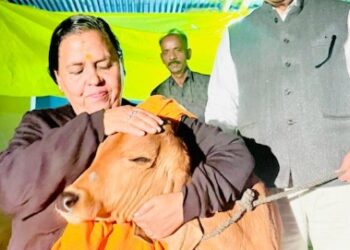 শাহরুখ খানের ‘পাঠান’ ছবি থেকে ‘বেশরম রঙ’ গান সরানোর প্রস্তাব দিলেন বিজেপি নেত্রী উমা ভারতী