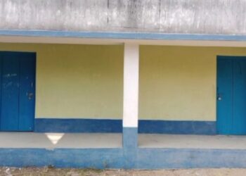 আন্দোলনে শিক্ষকরা,বন্ধ হয়ে গেল আউশগ্রামের স্কুল