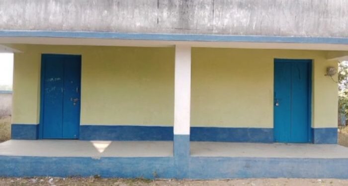 আন্দোলনে শিক্ষকরা,বন্ধ হয়ে গেল আউশগ্রামের স্কুল