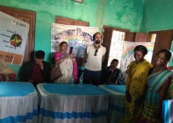 আদিবাসী শিশুদের বিদ্যালয়মুখী করতে স্কুল খুললো স্বেচ্ছাসেবী সংস্থা