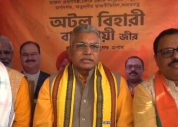 “পঞ্চায়েতে লুটেপুটে খাওয়াদের প্যান্ট খুলে দিয়ে গাছে বেঁধে রেখে হিসাব চান”- নিদান বিজেপি নেতা দিলীপ ঘোষের