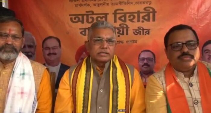 “পঞ্চায়েতে লুটেপুটে খাওয়াদের প্যান্ট খুলে দিয়ে গাছে বেঁধে রেখে হিসাব চান”- নিদান বিজেপি নেতা দিলীপ ঘোষের