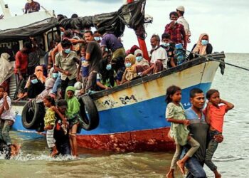 বাংলাদেশের কক্সবাজার ছেড়ে পালানো ১৮০ রোহিঙ্গার নৌকাডুবিতে মৃত্যু