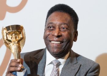 কিংবদন্তি ফুটবলার পেলের জীবনাবসান