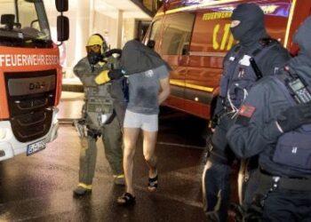 নাশকতার আগেই এক সন্ত্রাসবাদীকে রাসায়নিকসহ গ্রেফতার করল জার্মান পুলিশ