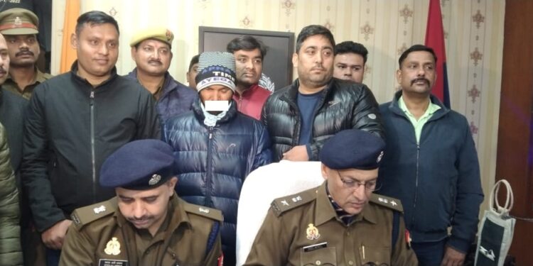 উত্তরপ্রদেশের পুলিশের হাতে গ্রেফতার বাংলাদেশি কুখ্যাত ডাকাত আসলাম খান