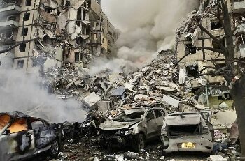 ইউক্রেনের ডিনিপ্রো শহরে মারাত্মক হামলা চালালো রাশিয়া, নিহত ৩০, আহত ৩০