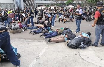 সরকার বিরোধী বিক্ষোভে উত্তাল পেরু, পুলিশ-জনতা সংঘর্ষে আহত ৫০