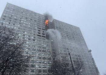 শিকাগোর বহুতলে অগ্নিকাণ্ড, নিহত ১, আহত ১০