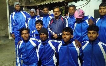 মঙ্গলকোটে আদিবাসী যুবকদের হাতে তুলে দেওয়া হল খেলার সরঞ্জাম