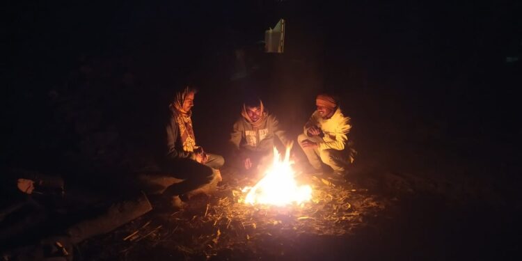 হাড় কাঁপানো ঠাণ্ডায় জবুথবু পূর্ব বর্ধমান