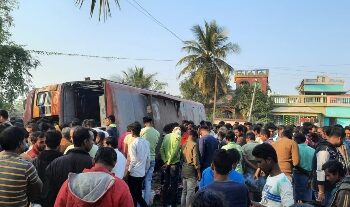 কাটোয়ায় ভয়াবহ বাস দূর্ঘটনায় নিহত ১, আহত ৪৫ বাসযাত্রী