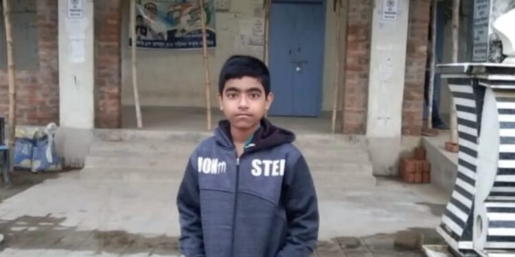 সুতো কেটে ভাসতে থাকা ঘুরি ধরতে গিয়ে ট্রেনের ধাক্কায় মৃত্যু ছাত্রের