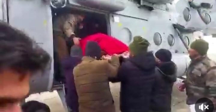 কুপওয়ারার গর্ভবতী মহিলাকে হেলিকপ্টারে করে হাসপাতালে পৌঁছে দিয়ে প্রাণ বাঁচালো সেনাবাহিনী