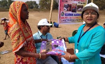 ‘দশভুজা ওয়েলফেয়ার সোসাইটি’-র উদ্যোগে দুঃস্থদের নতুন পোশাক বিতরণ